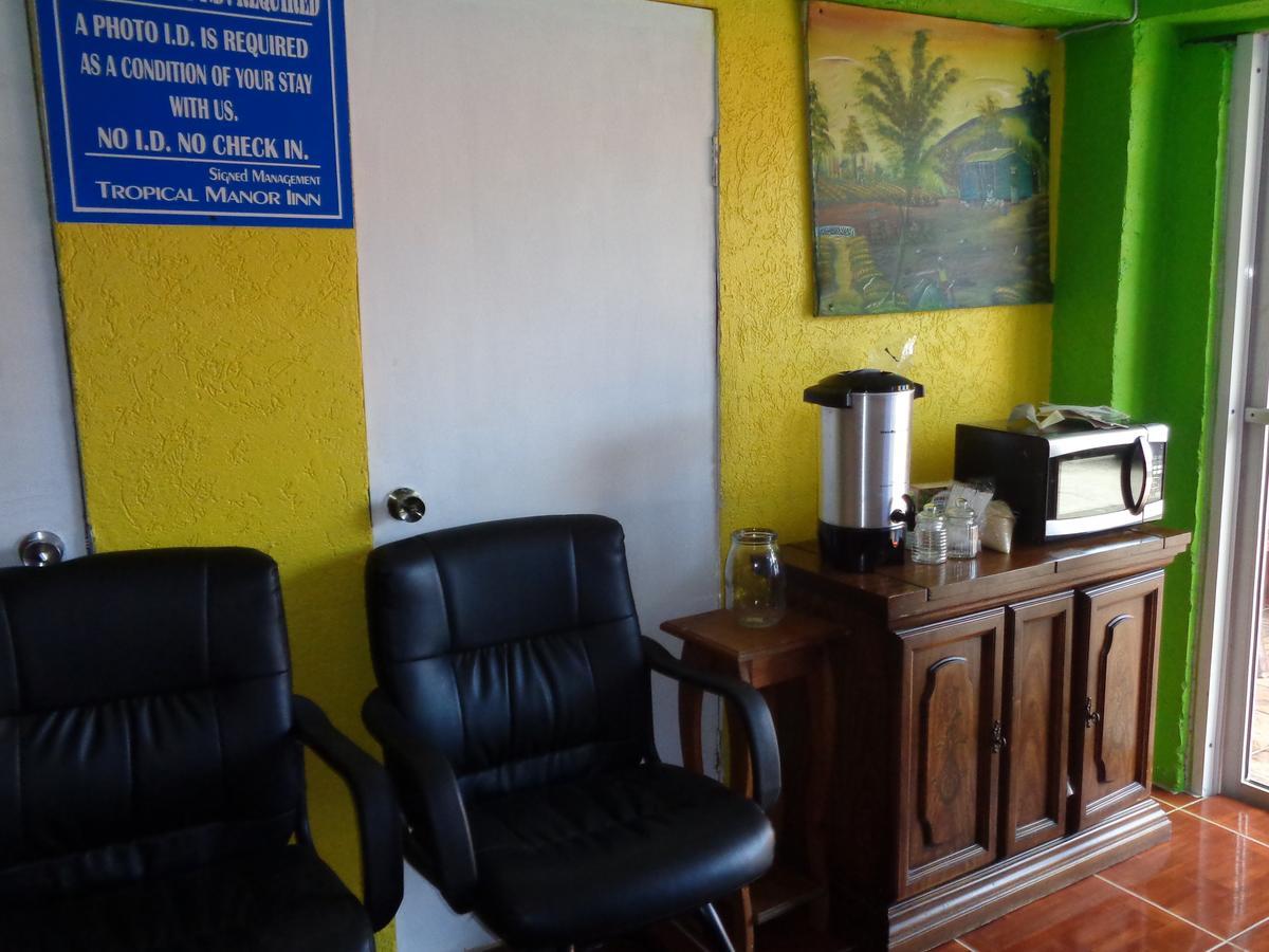 Tropical Manor Inn Half-Way-Tree Kingston Ngoại thất bức ảnh